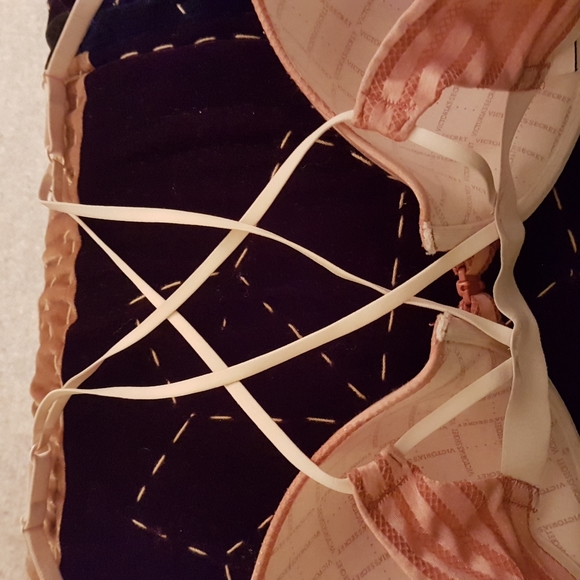 Victoria's Secret peach bra - Picture 2 of 5